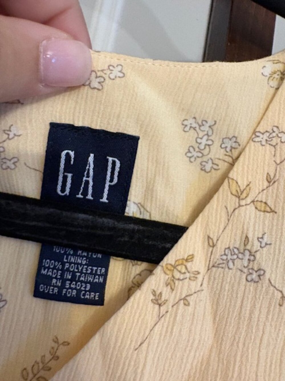 GAP Vintage Yellow Floral Sleeveless Shift Maxi Dress, Size 6 - Picture 4 of 5